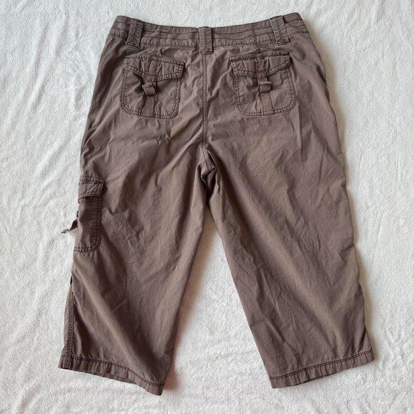 st. john’s bay brown cargo capri pants - Picture 4 of 6